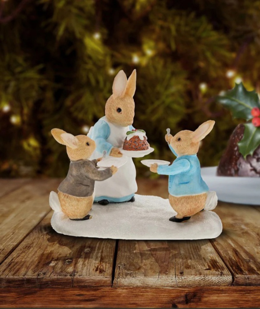 Beatrix Potter's Peter Rabbit: Mrs Rabbit with Christmas Pudding Figurine