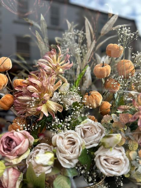 Artificial plants and flowers