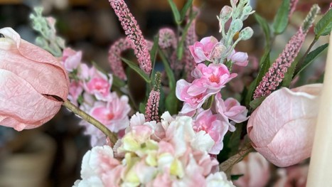 Artificial plants and flowers
