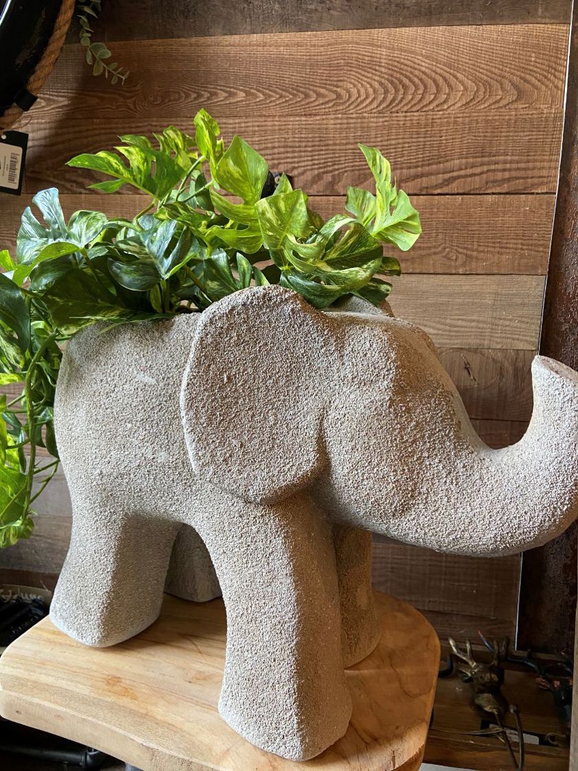 Elephant Fibre Clay Planter
