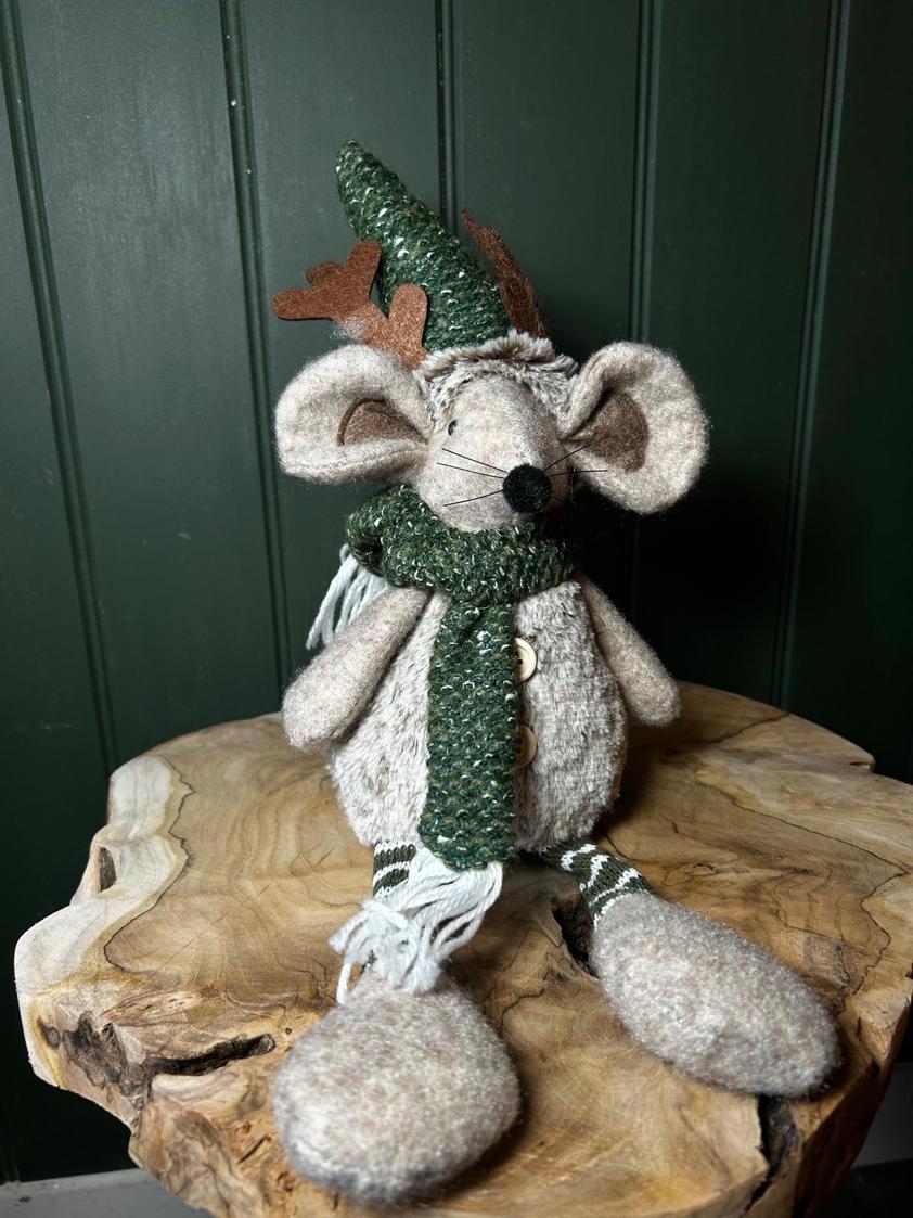 Patch The Mouse With Dangling Legs