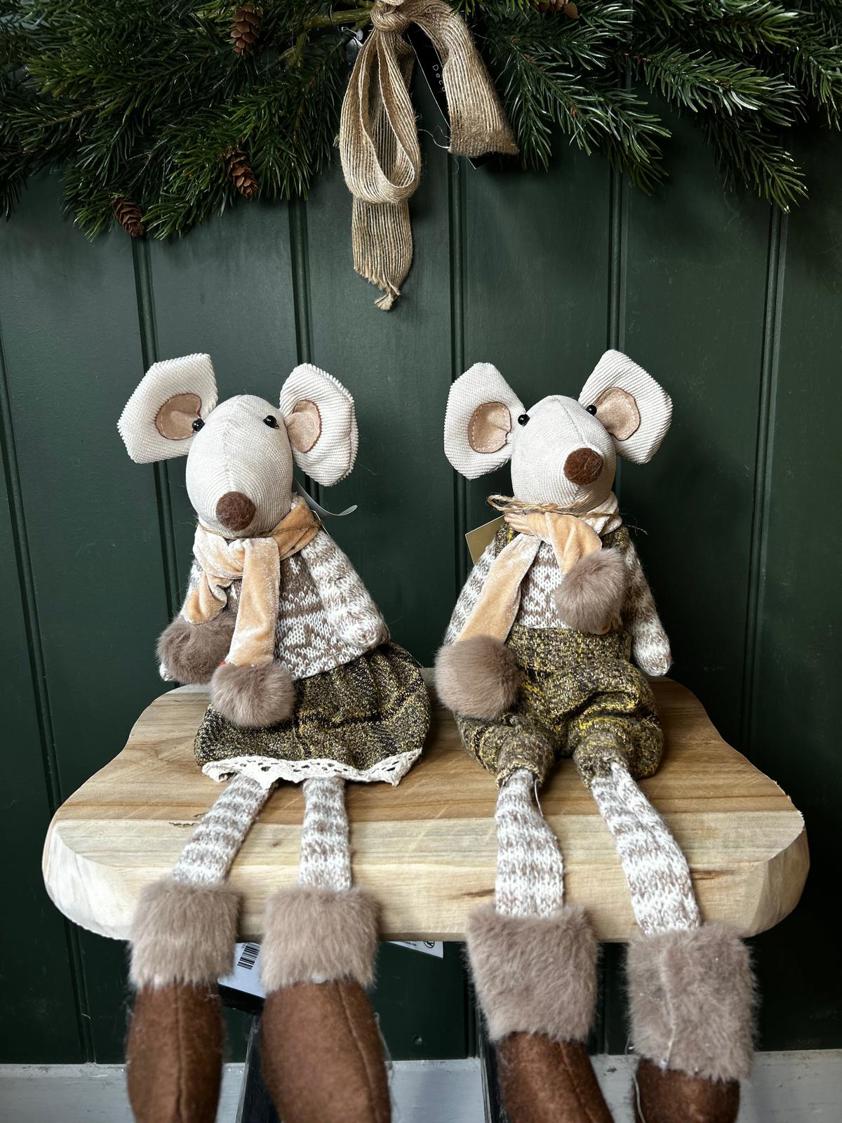 Sitting Mouse