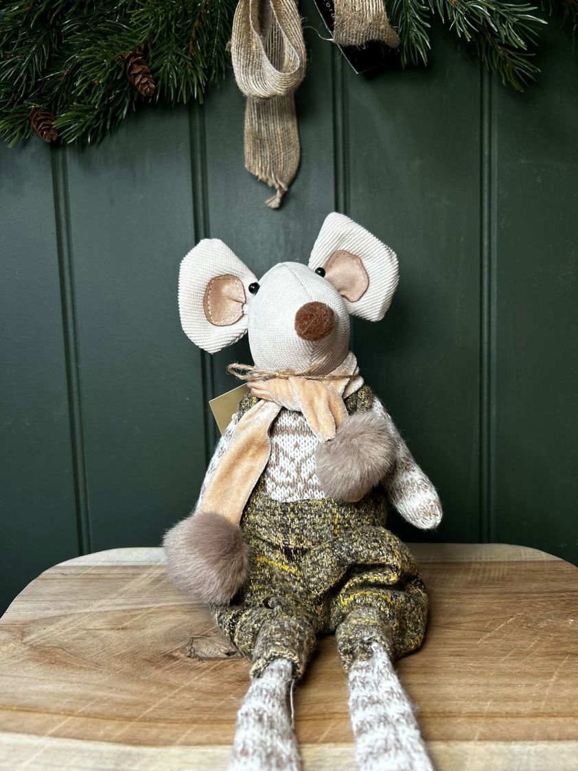 Sitting Mouse