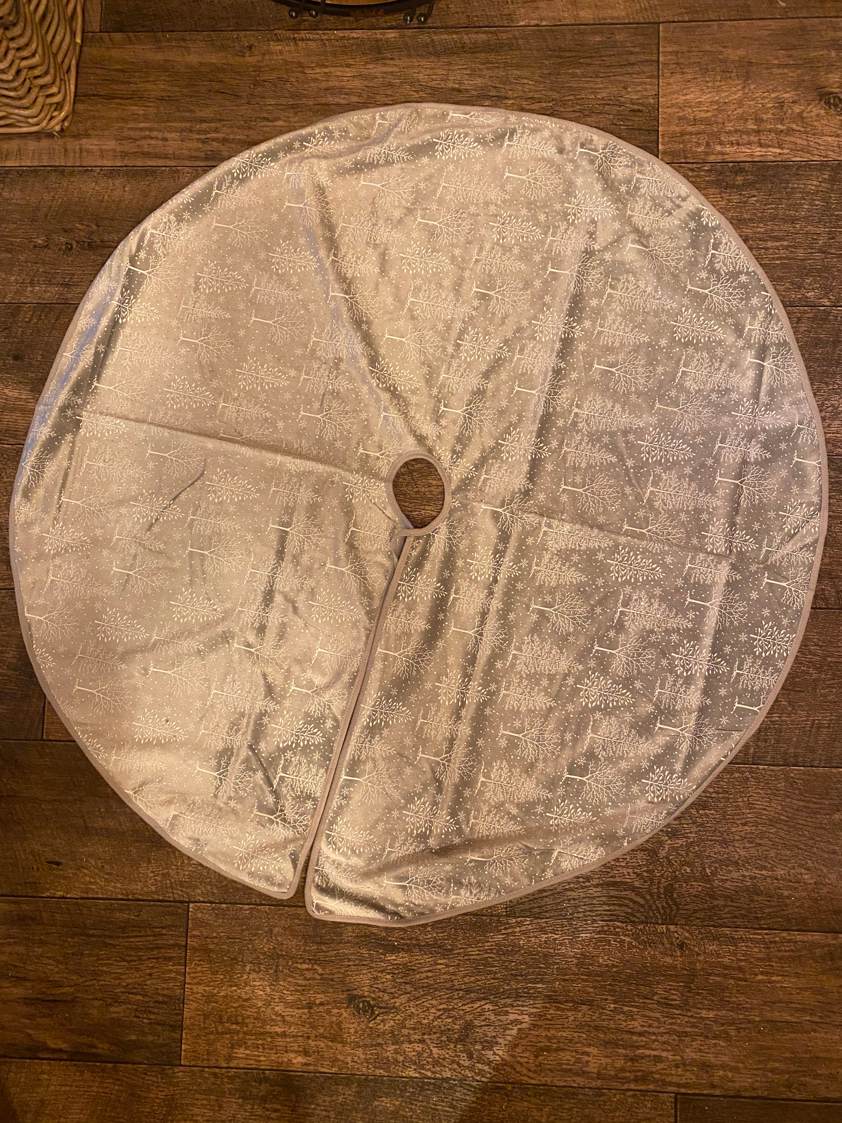 Light Grey Tree Skirt
