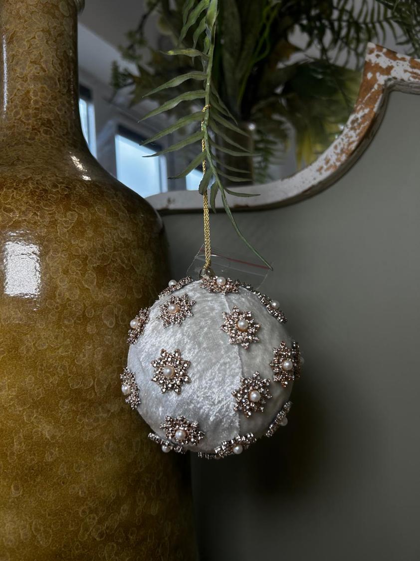 Ivory Pearl Bauble