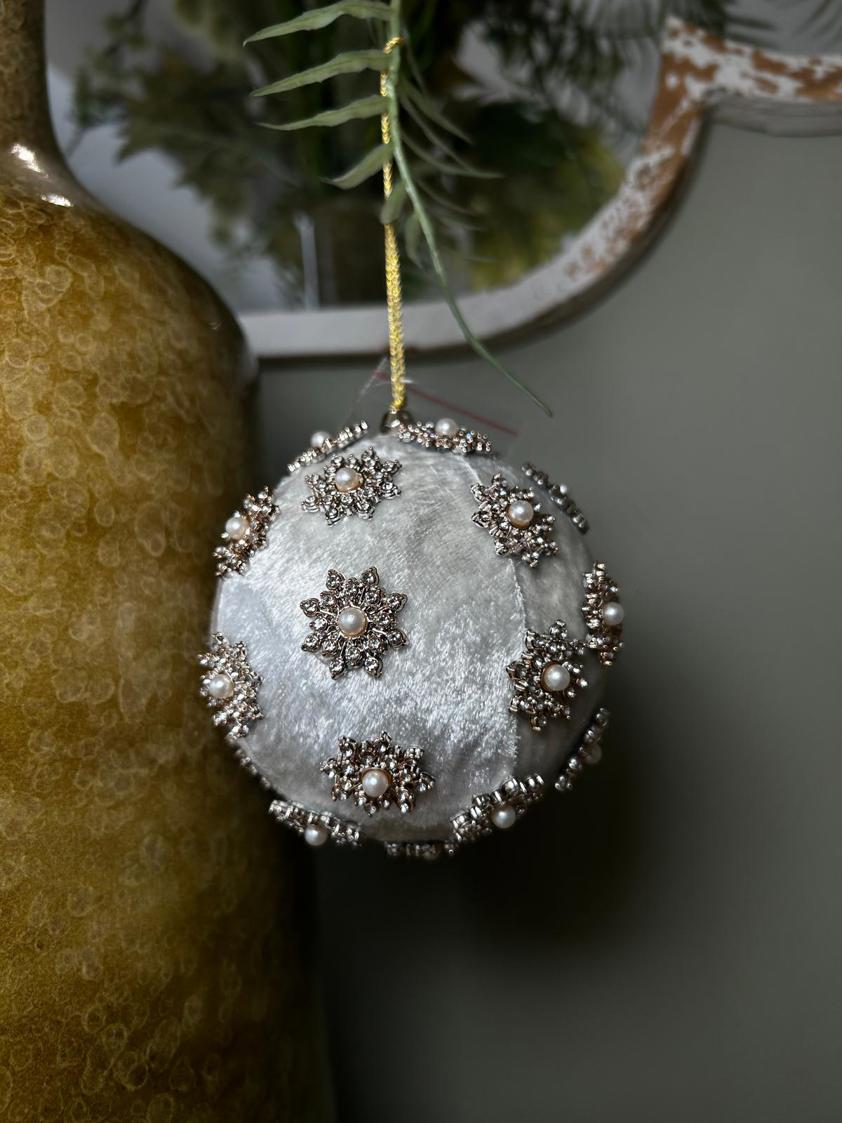 Ivory Pearl Bauble