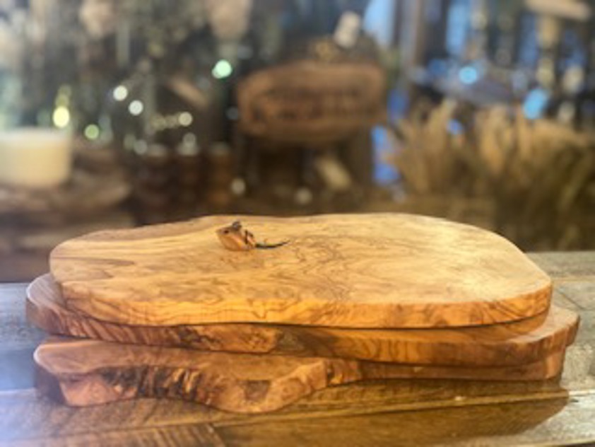 Artisan 40cm Olive Hand Crafted Board with Olive Mouse and Knife Set
