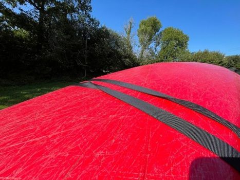 Cam strap with a twist