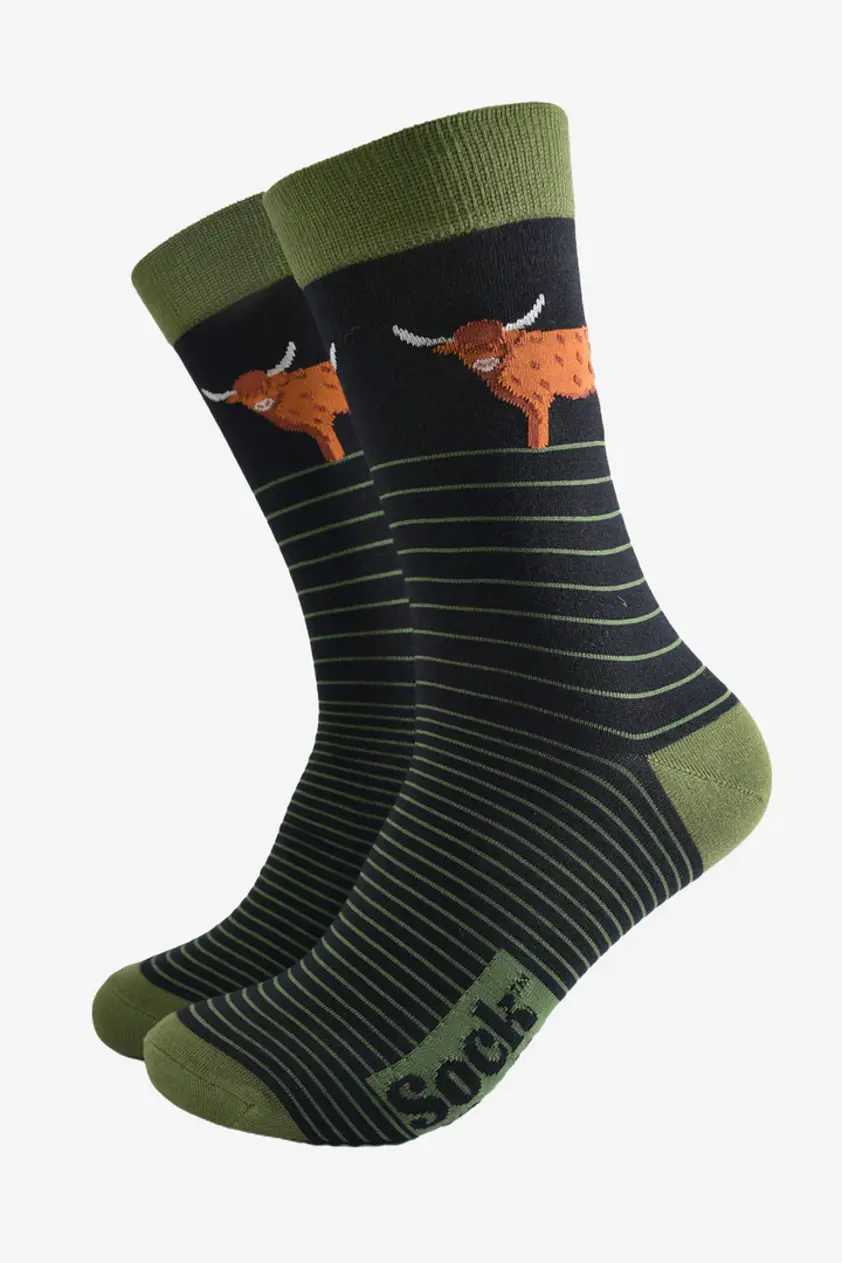 Green Winter Highland Cow Men's Bamboo Socks