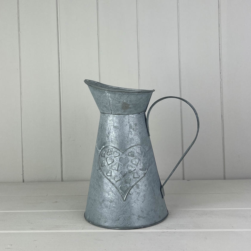 Zinc jug with heart deco