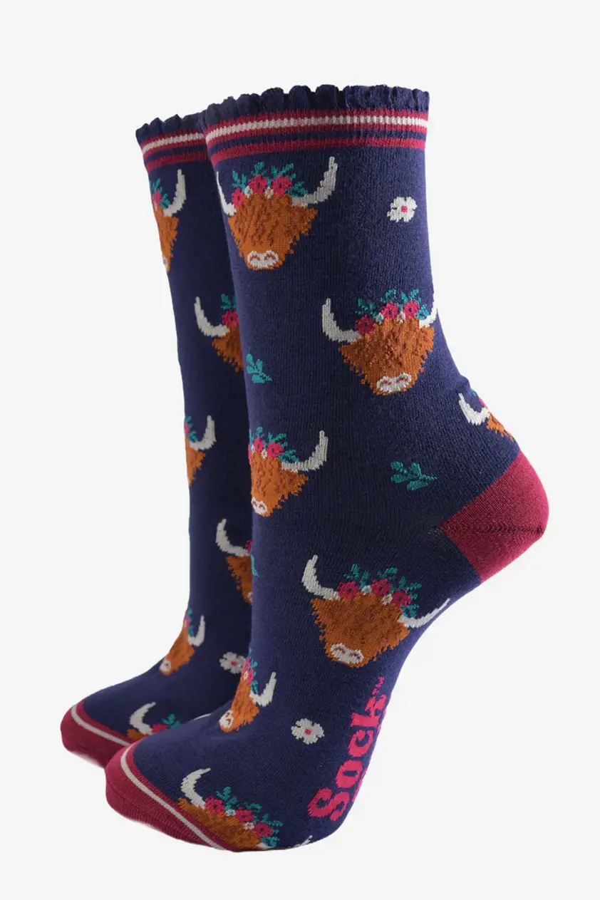 Women's Bamboo Socks Navy Blue Highland Cow Wreath