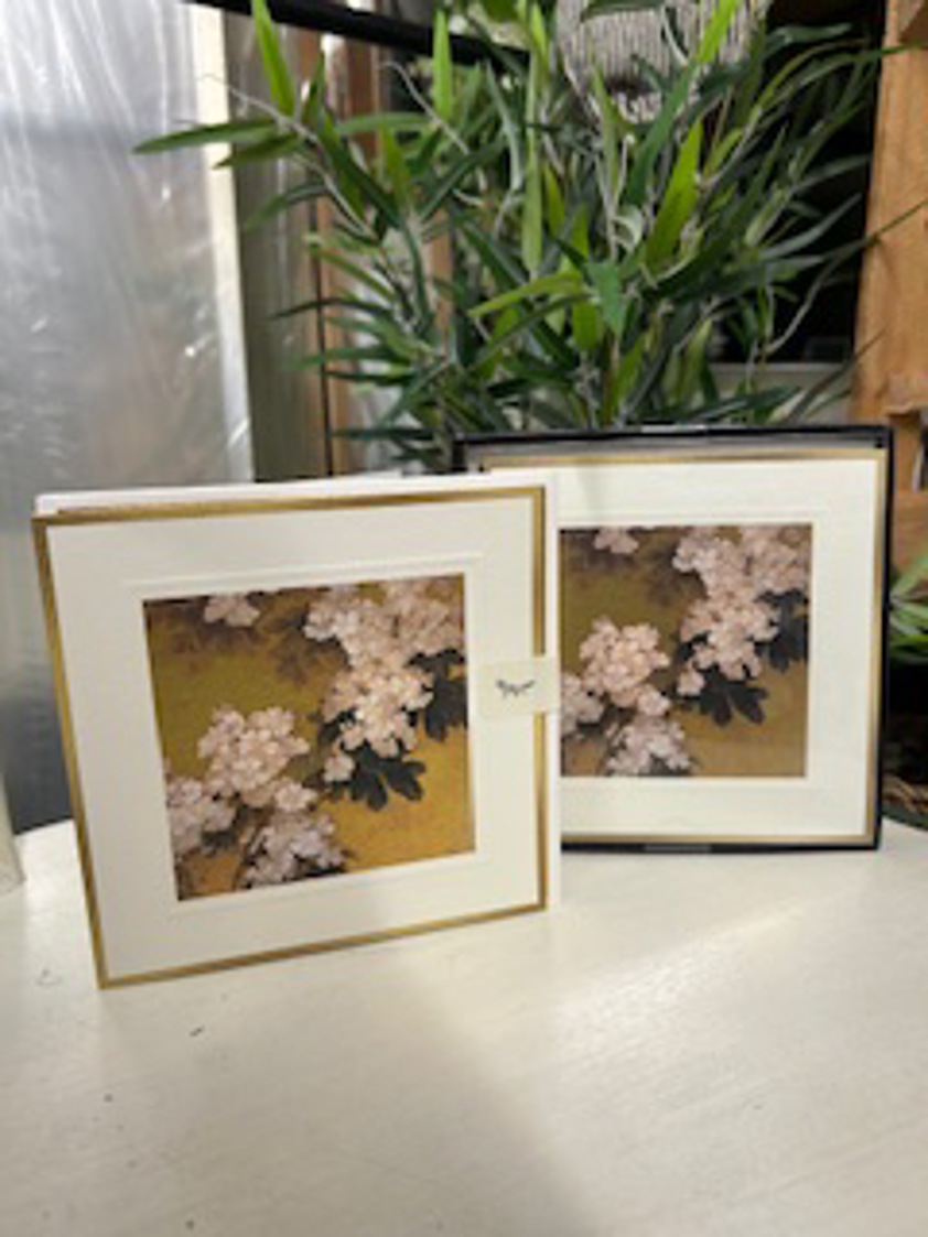 F&B Box of 6 White Flowers Wu Mingrong