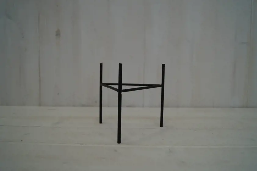Metal Tripod Pot Stand (15.5cm)