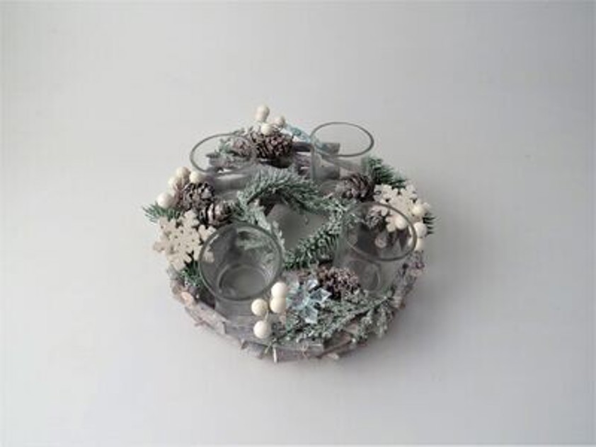 Wreath Candle Holder With Snowflake
