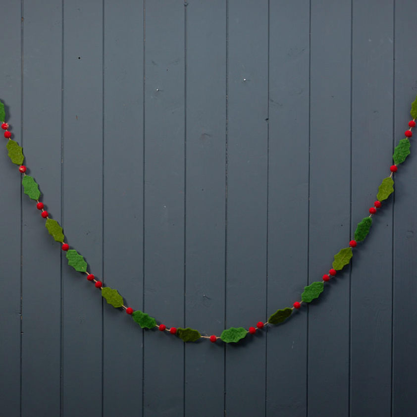 Felt Holly Garland (180cm)