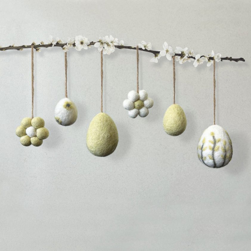 Small felt daisy hanger - Cream