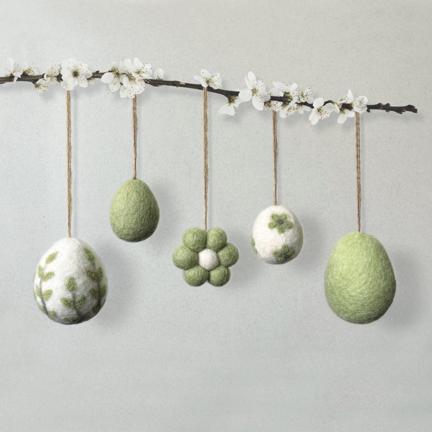 Small felt daisy hanger-Green