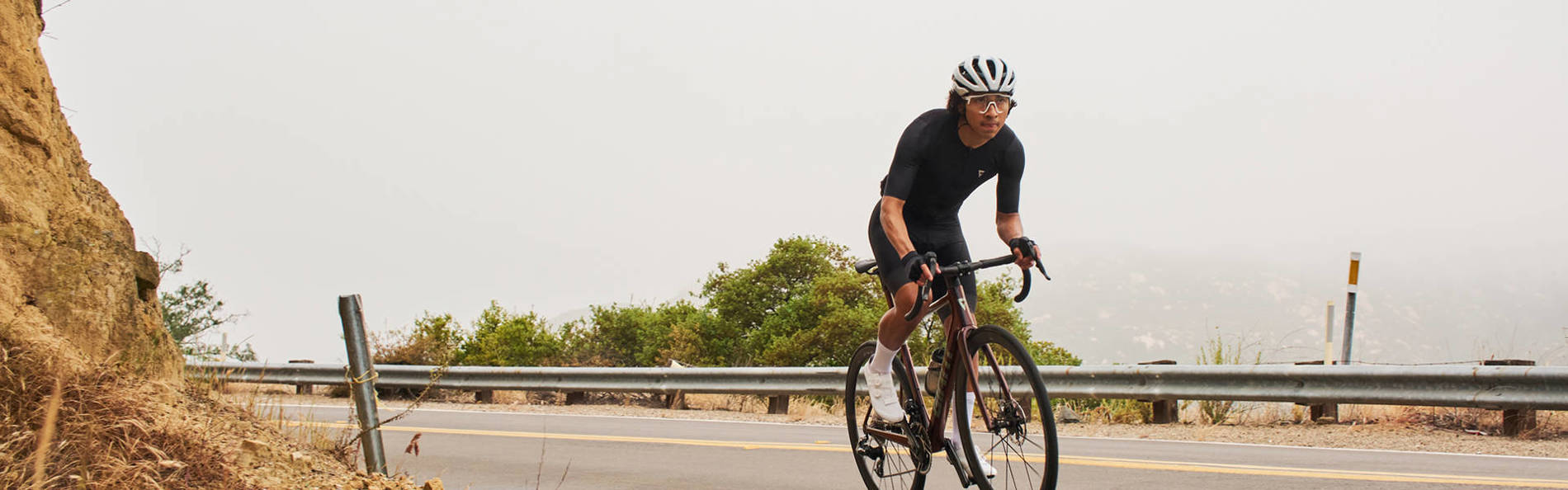 Engineered to climb, corner and descend with efficiency and speed, a Giant road racing bike offers you a competitive edge and high performance