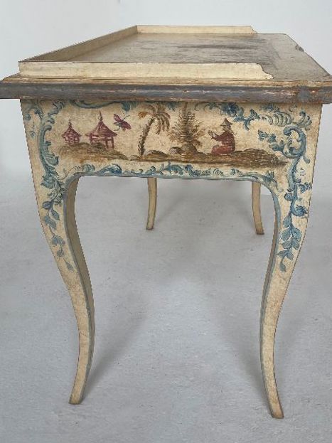 Furniture & Antiques