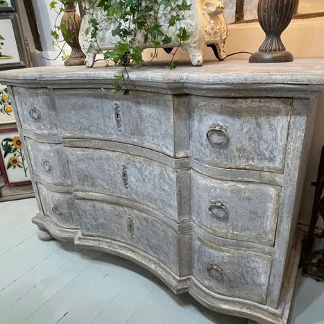 Furniture & Antiques