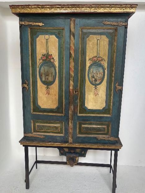 Furniture & Antiques