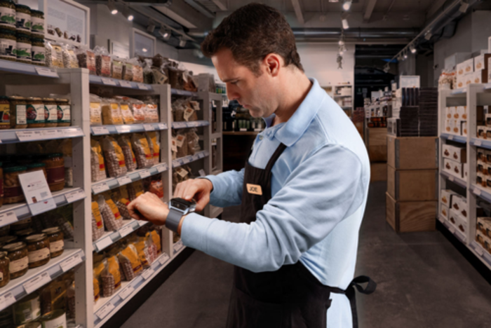 Revolutionising Front-Line Worker Training: The Role of Wearable Technology in Warehousing, Distribution, and Retail