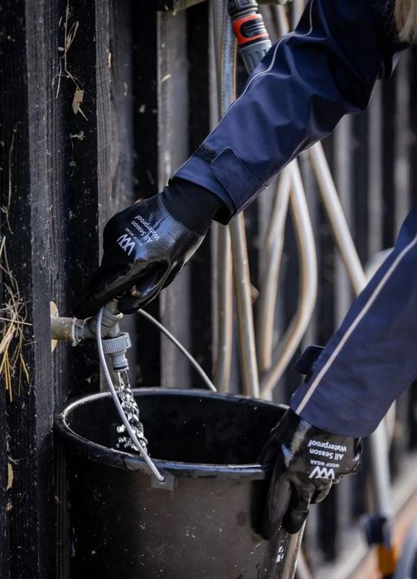 Black Woof Wear All Season Waterproof Yard Gloves