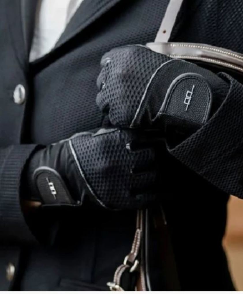 Black AA Motion Lite Mesh Gloves