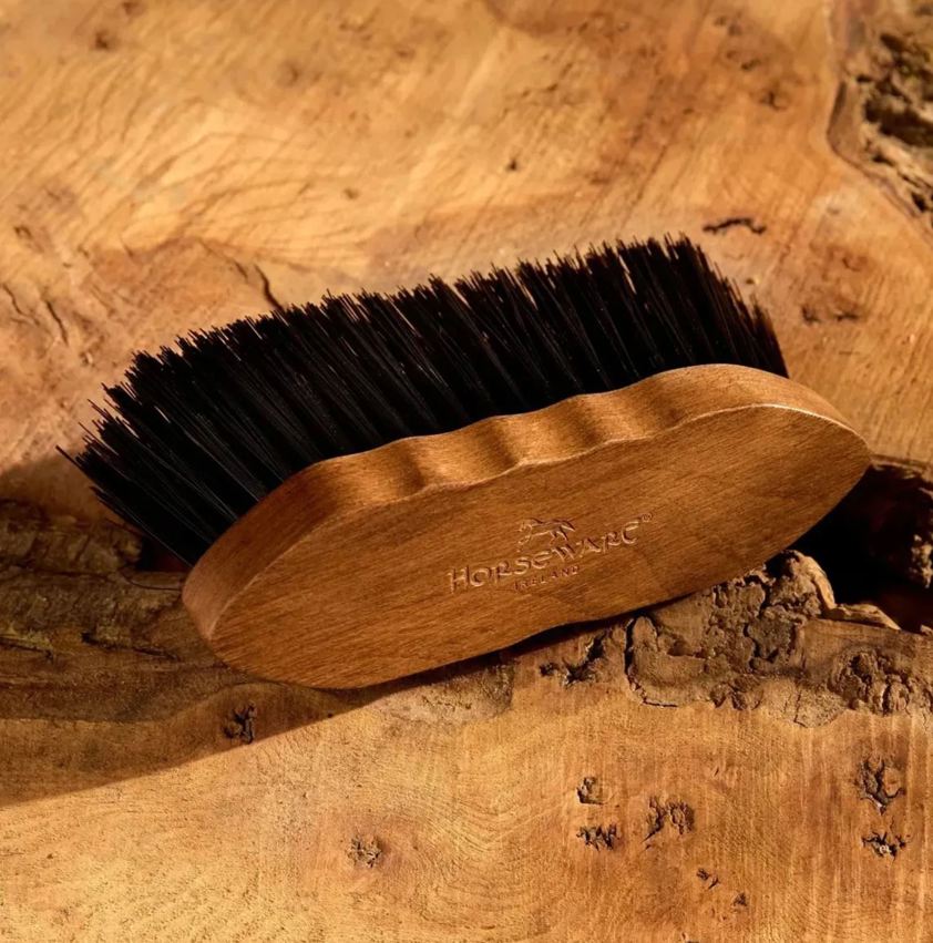 Soft flick Brush Horseware Signature Wood & Natural Fibre Brushes