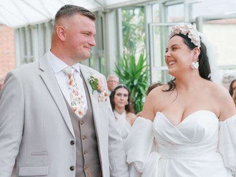 Phoebe and Matt Richards - Photography By: @paint.the.moment