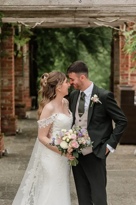 Mr and Mrs Weeks Photography By: @charlottestonehamphotography