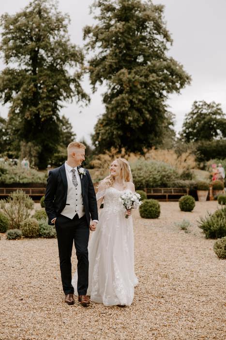 Jamie and Becca Moat Photo By @studiorougephotography