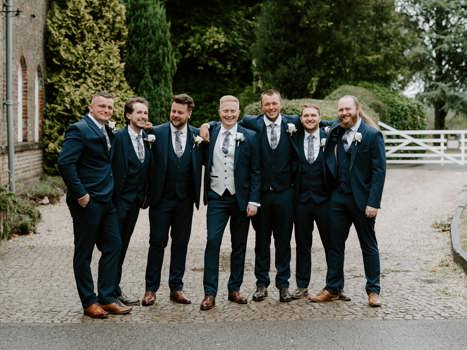 Jamie and Becca Moat Photo By @studiorougephotography