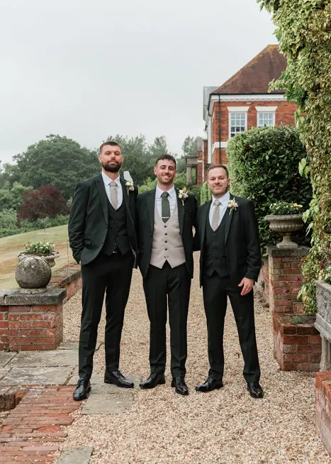 Mr and Mrs Weeks Photography By: @charlottestonehamphotography