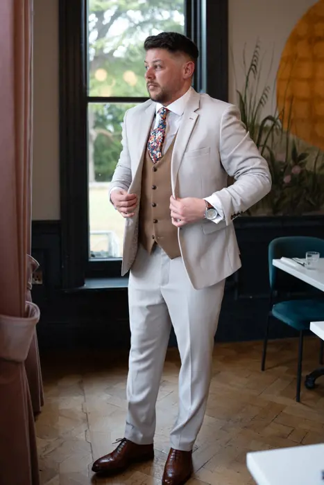 Adam & Gemma Photography By: @eleanorbryantphotography