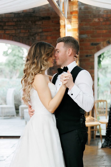  Steve and Annie Photography by @whitestagweddings