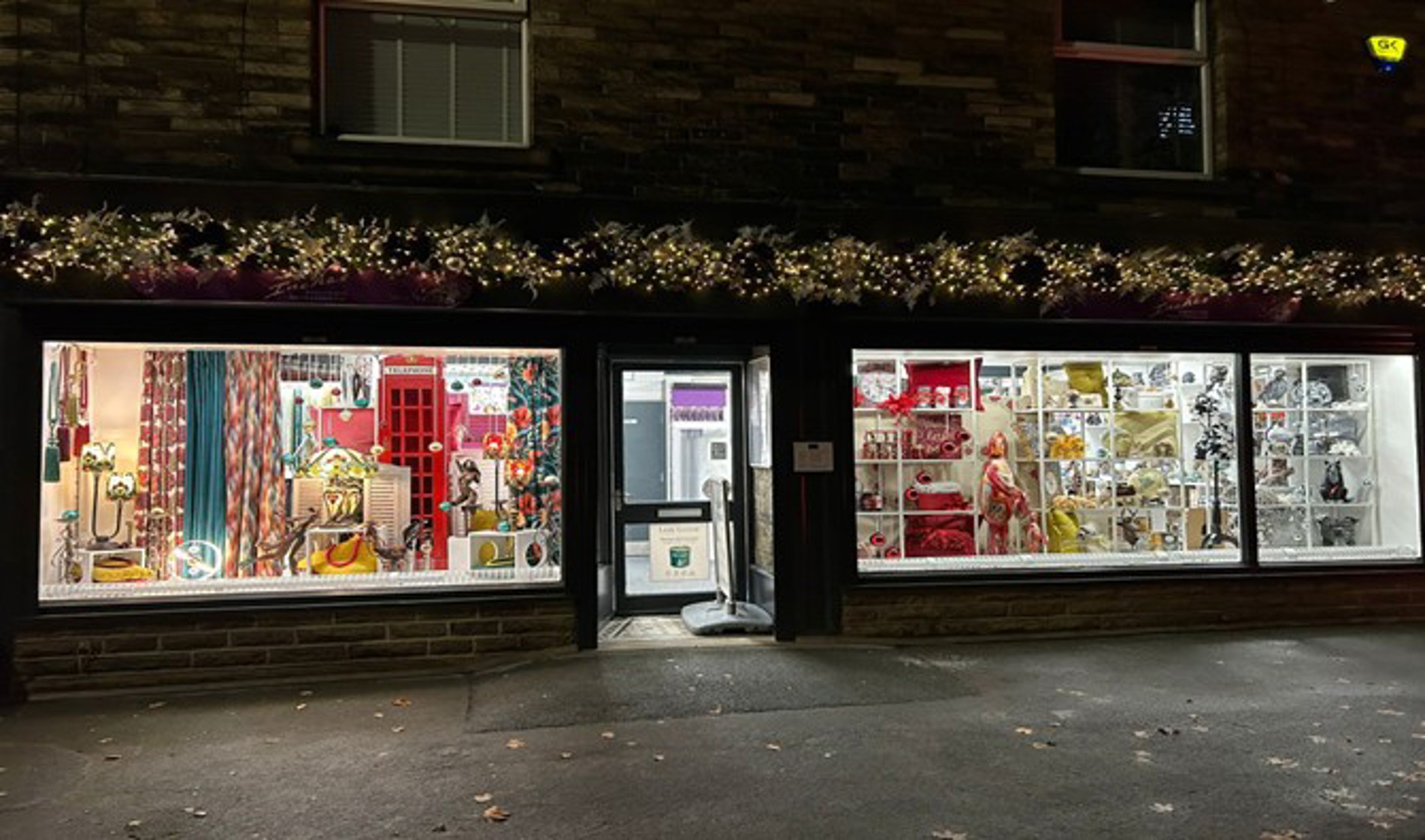 Saledock.Ecommerce.Core.Models.ImageDTO