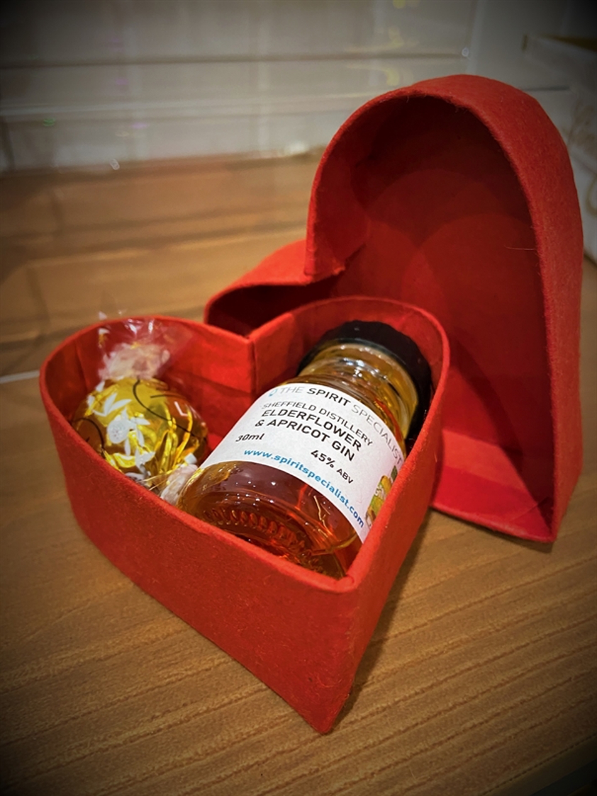 Valentine's Miniature Gift Box Small 1 x 3cl plus chocolate