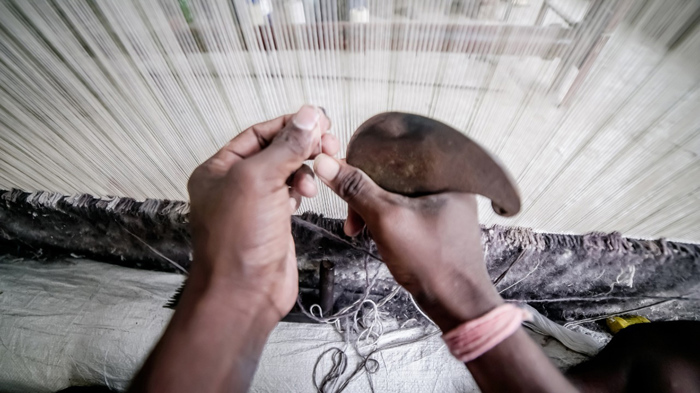 Handmade Vs Machine-Made Rugs: The Real Differences