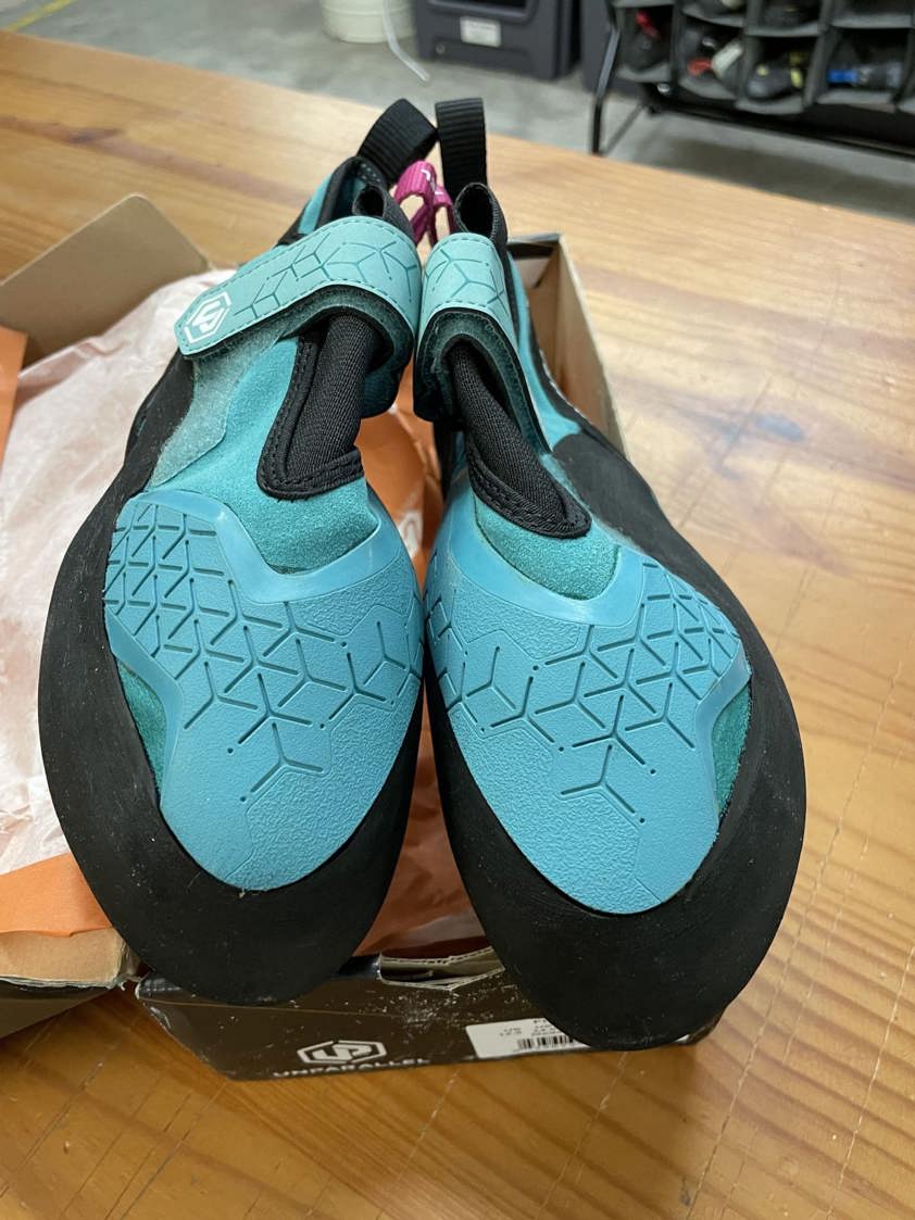 COSMETIC SECOND Flagship LV UK 11.5 Climbing Shoes
