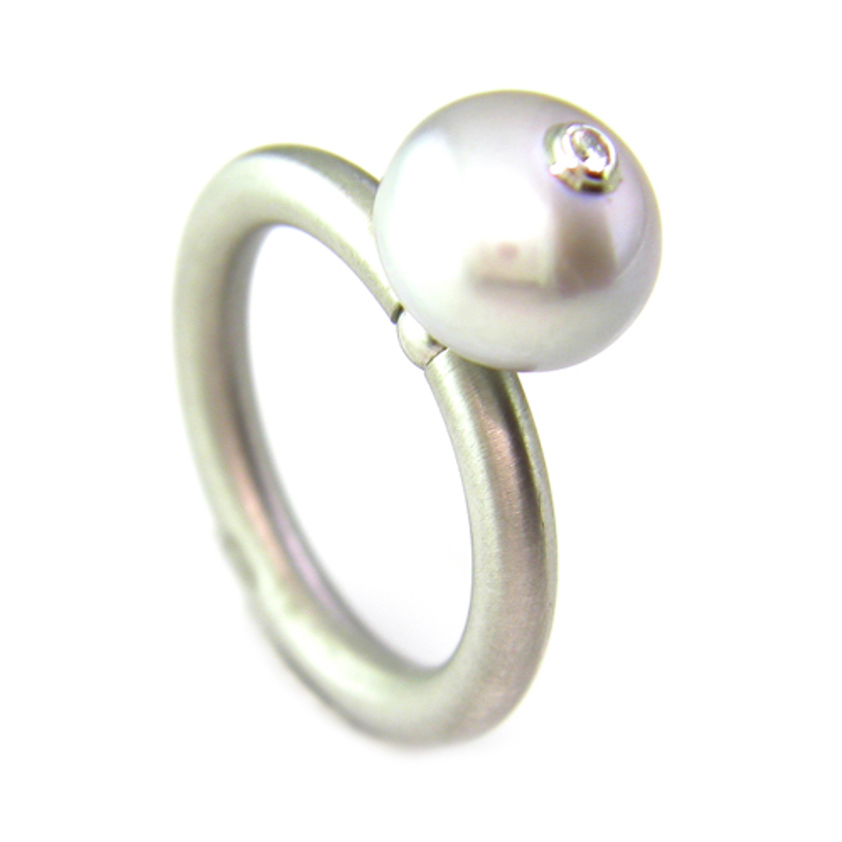 Grey                 Pearl & Diamond Swivel Ring