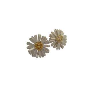 Medium Daisy Stud Earrings Medium Daisy Stud Earrings