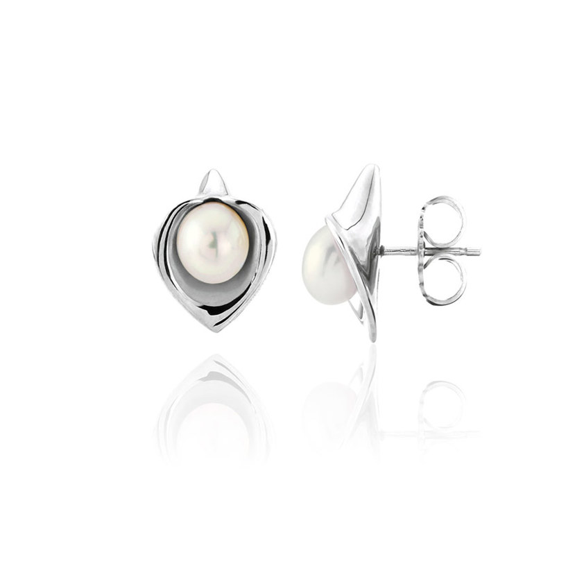 White Medium Lily Stud Earrings