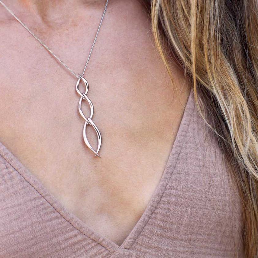 Twine Twist Trio Link Necklace