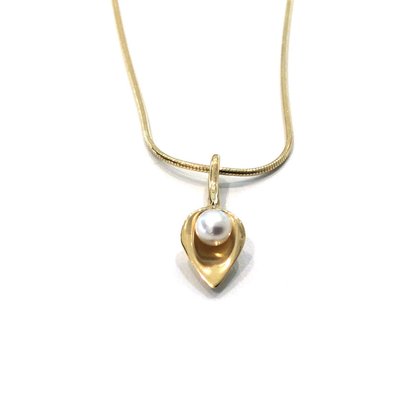 White Yellow Gold Vermeil Medium Lily Necklace