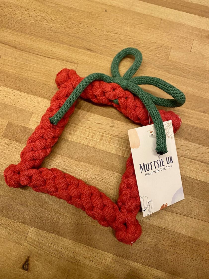 Muttsie Present Rope Toy