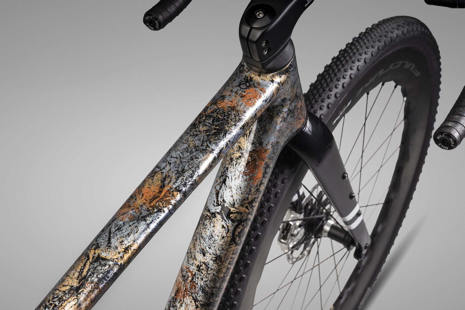Officine Mattio Bisalta custom paint and carbon frame detail